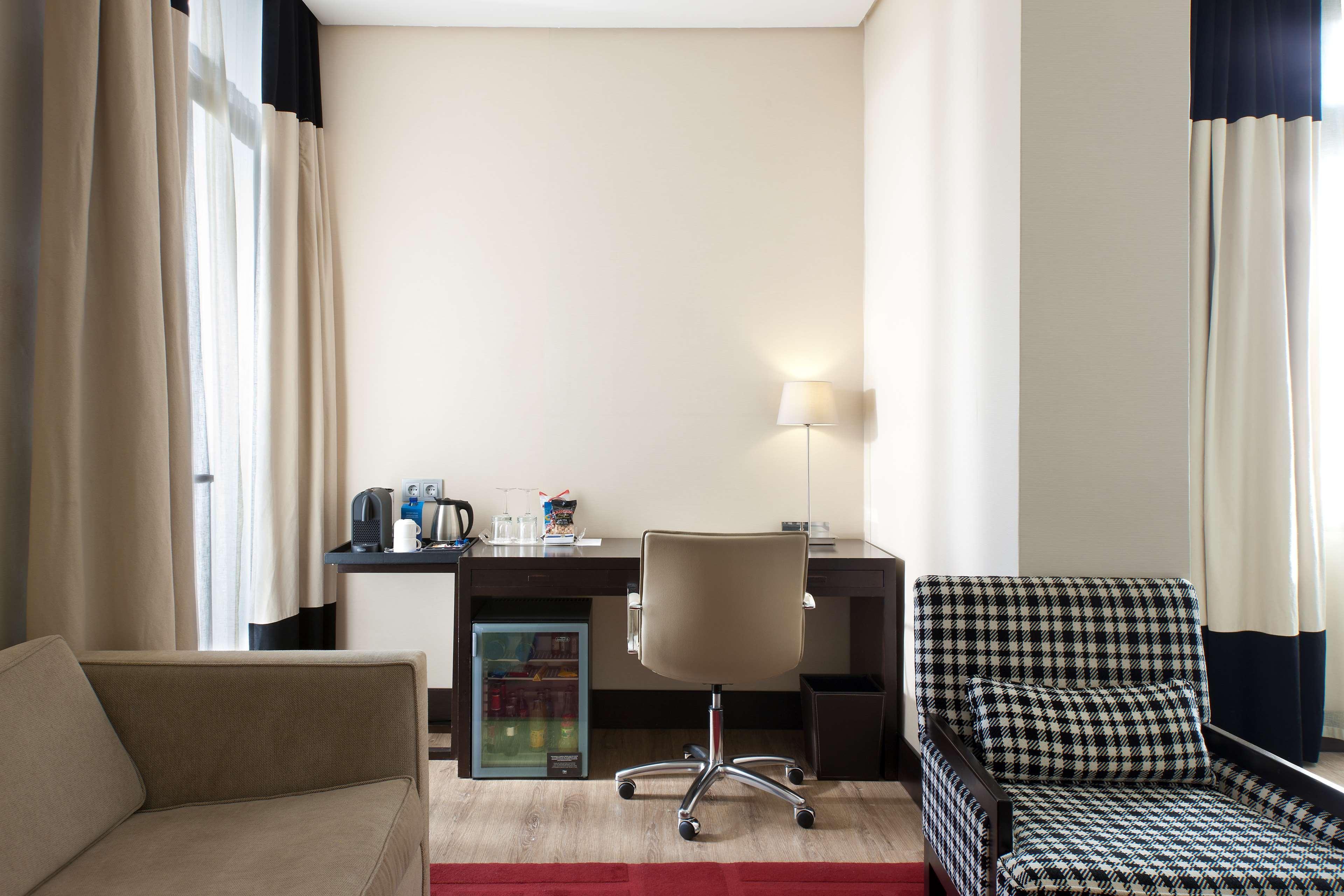 Nh Avenida Jerez Hotel Херес де ла Фронтера Екстериор снимка