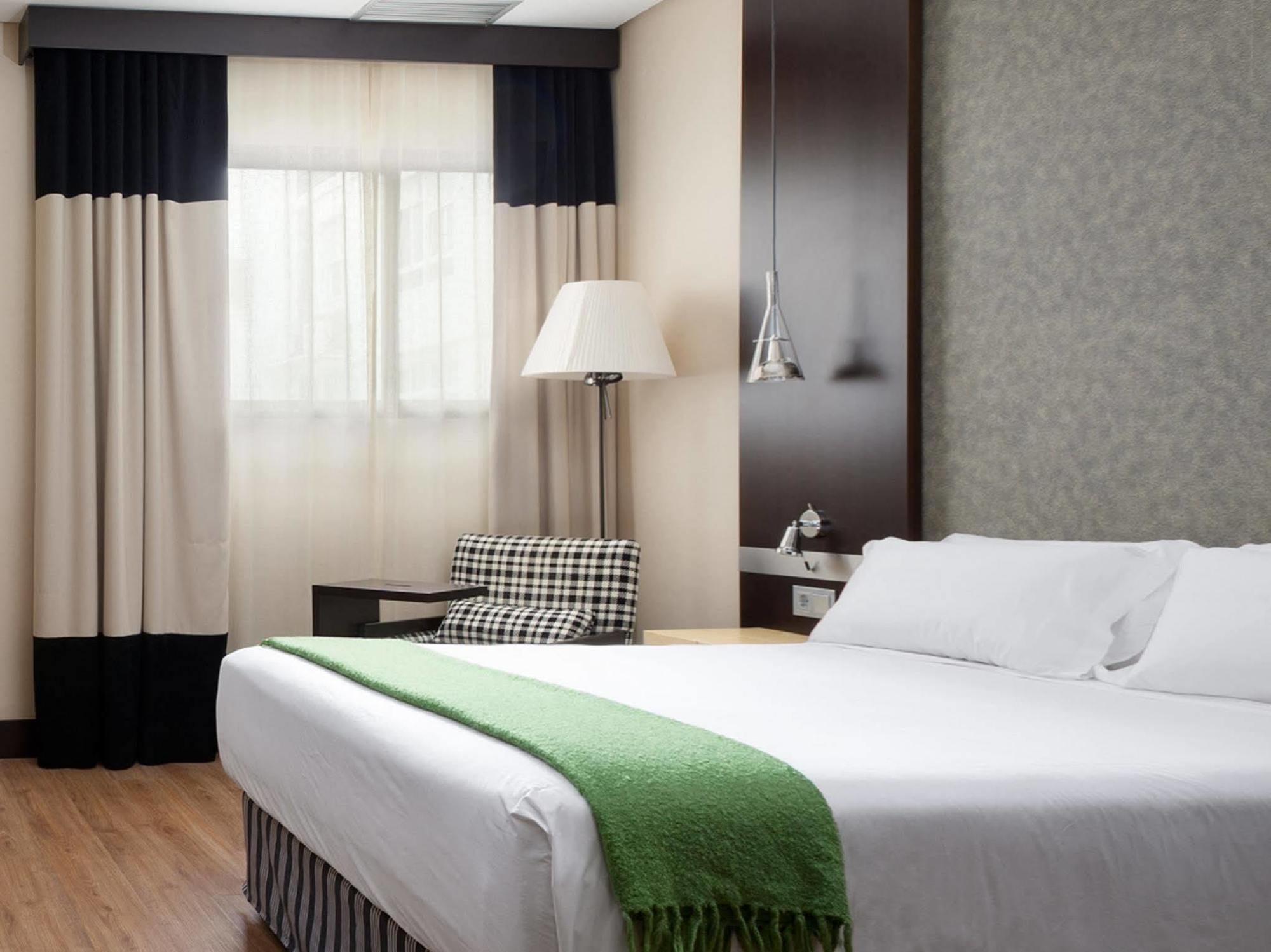 Nh Avenida Jerez Hotel Херес де ла Фронтера Екстериор снимка