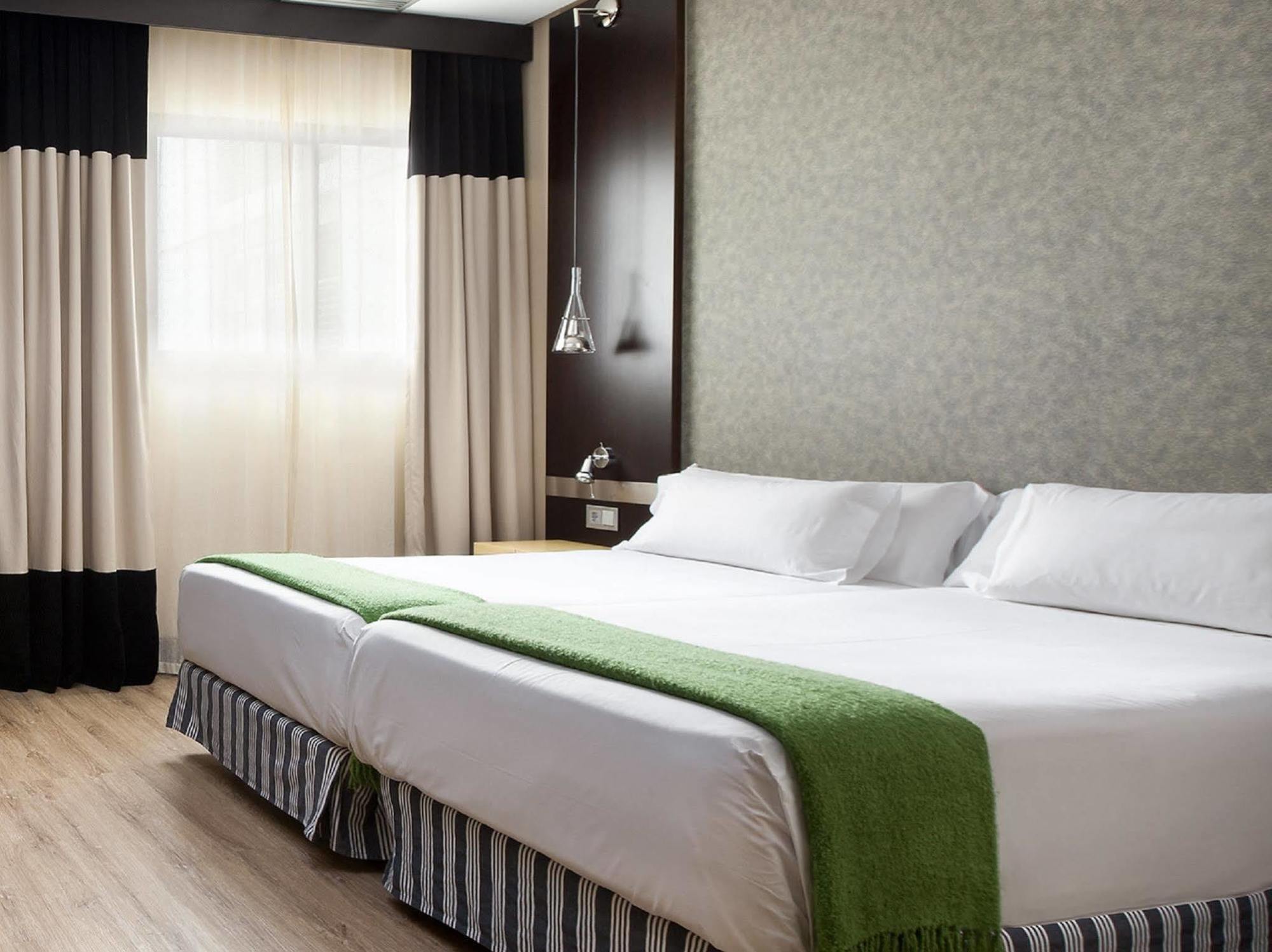 Nh Avenida Jerez Hotel Херес де ла Фронтера Екстериор снимка